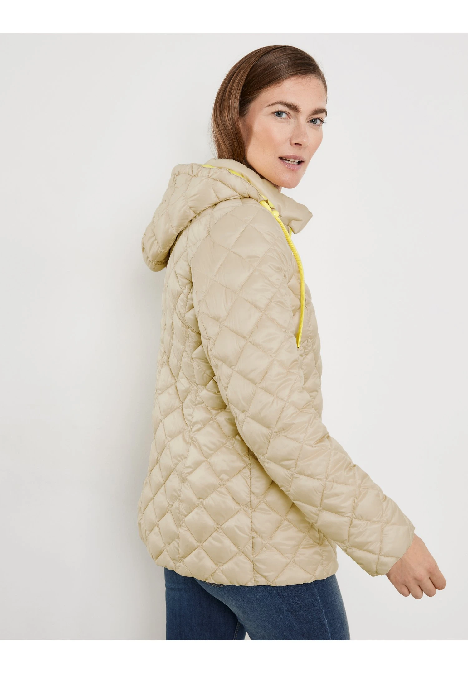 Gerry Weber Mit Farbakzenten - Winterjas - Sand 2 Gerry Weber Mit Farbakzenten - Winterjas - Sand - Afbeelding 2