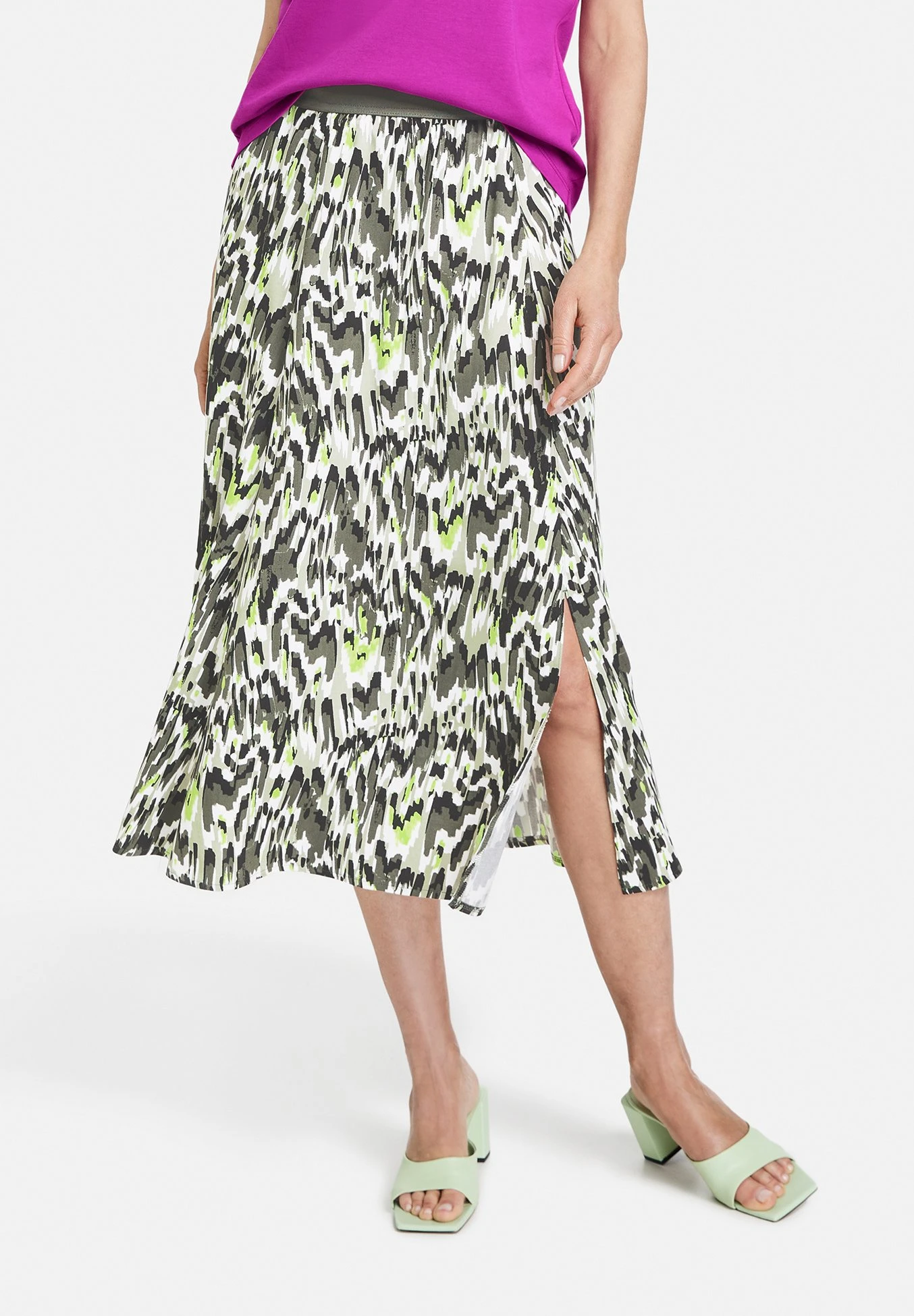 Gemusterter Mit Seitenschlitz - Maxirok - Gruen Druck 1 Gemusterter Mit Seitenschlitz - Maxirok - Gruen Druck