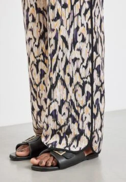 Gerry Weber Printed Slip Pants - Broek - Ecru Weiss Lila Pink Druck 9 Gerry Weber Printed Slip Pants - Broek - Ecru Weiss Lila Pink Druck -Gerry Weber 47e90e94fc574950bfcf4e90553dc8b1