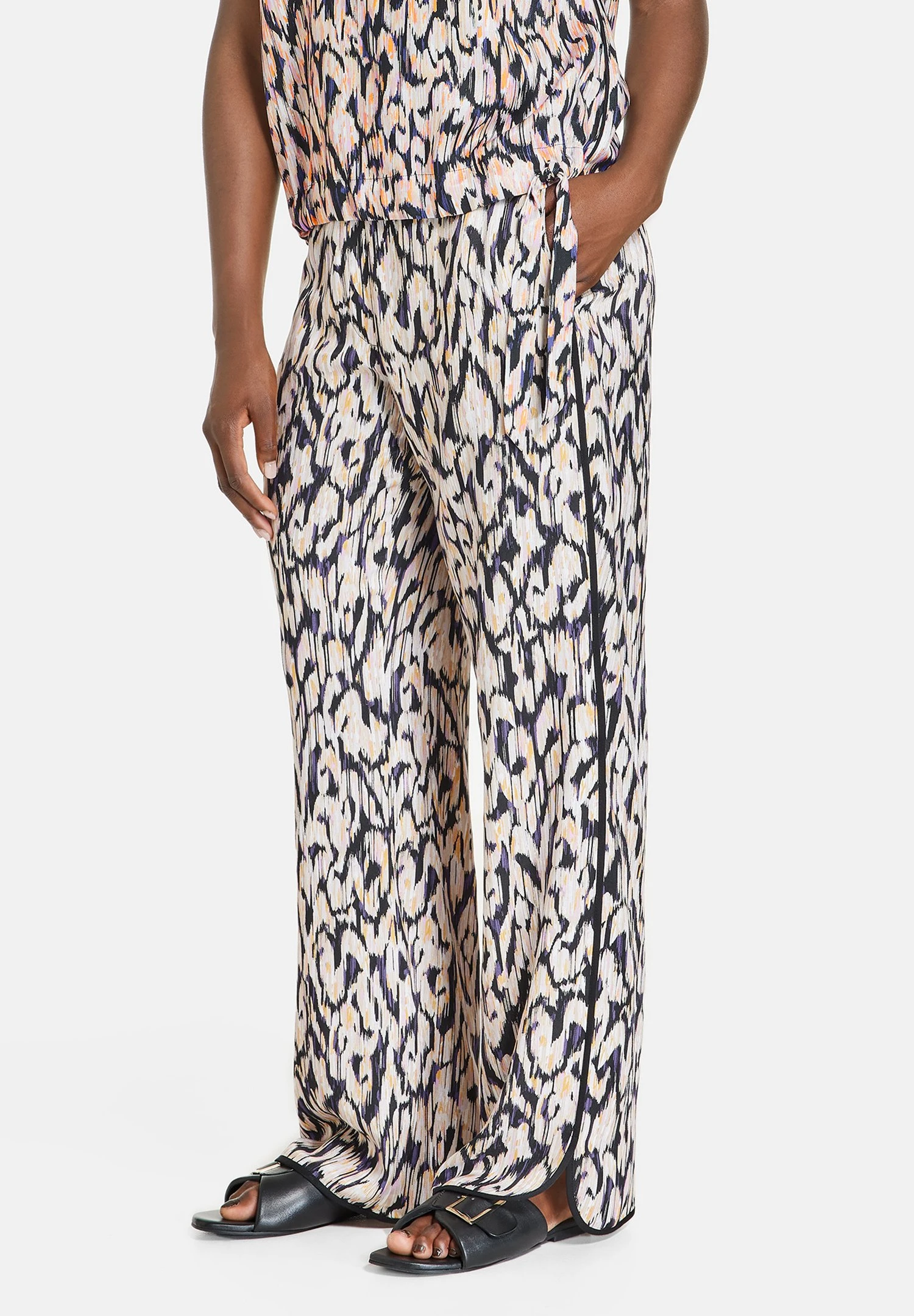 Gerry Weber Printed Slip Pants - Broek - Ecru Weiss Lila Pink Druck 1 Gerry Weber Printed Slip Pants - Broek - Ecru Weiss Lila Pink Druck