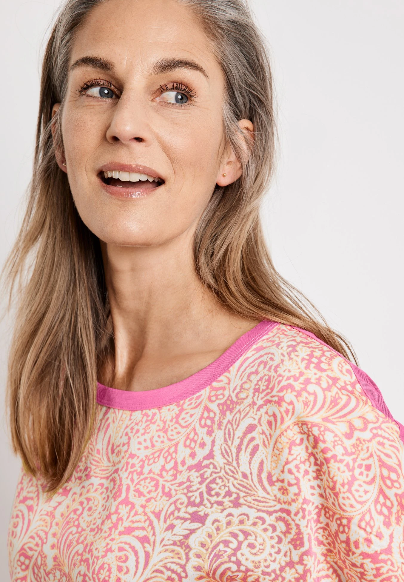 Gerry Weber 1/2 Arm Gemustertes Kurzarmshirt Mit Seitens - Blouse - Lila Pink Rot Orange Druck 3 Gerry Weber 1/2 Arm Gemustertes Kurzarmshirt Mit Seitens - Blouse - Lila Pink Rot Orange Druck - Afbeelding 3