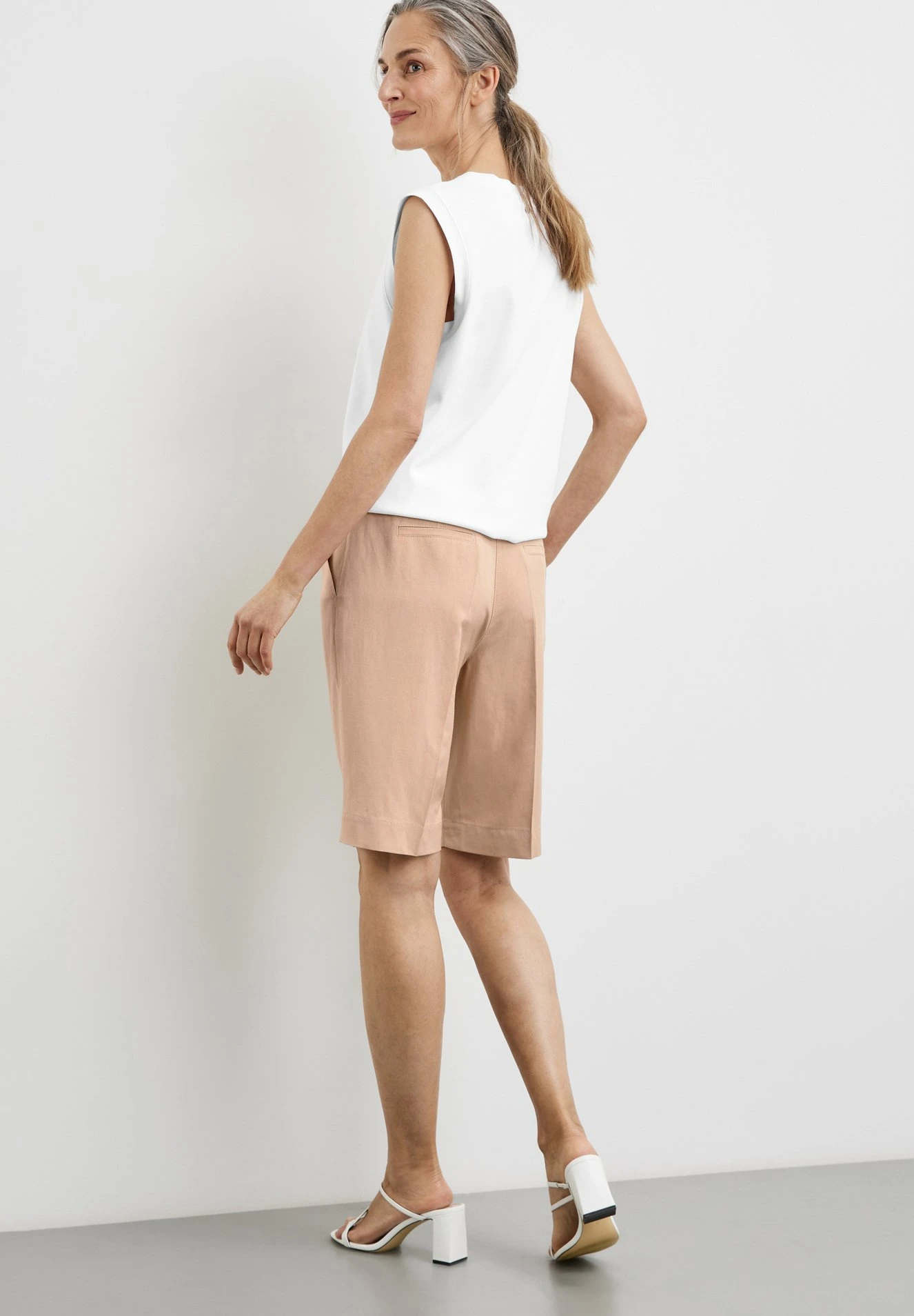 Gerry Weber Freizeit Verkürzt Bermuda Mit Kellerfalte - Shorts - Caramel 3 Gerry Weber Freizeit Verkürzt Bermuda Mit Kellerfalte - Shorts - Caramel - Afbeelding 3
