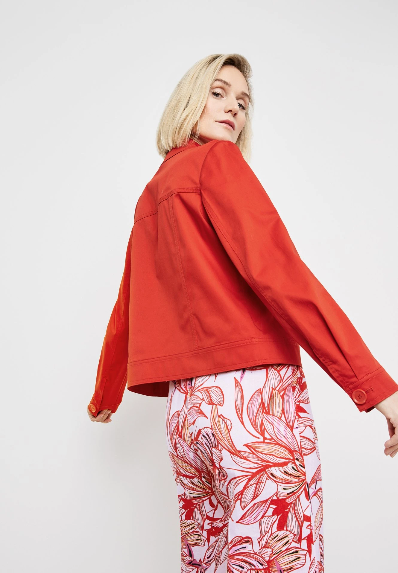 Gerry Weber Langarm Mit Grossen Knöpf - Lichte Jas - Fire 2 Gerry Weber Langarm Mit Grossen Knöpf - Lichte Jas - Fire - Afbeelding 2