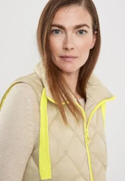 Gerry Weber Lang Mit Farblichem Akzent - Bodywarmer - Sand 10 Gerry Weber Lang Mit Farblichem Akzent - Bodywarmer - Sand -Gerry Weber ef0d40594a894d32a5fb80372c077899